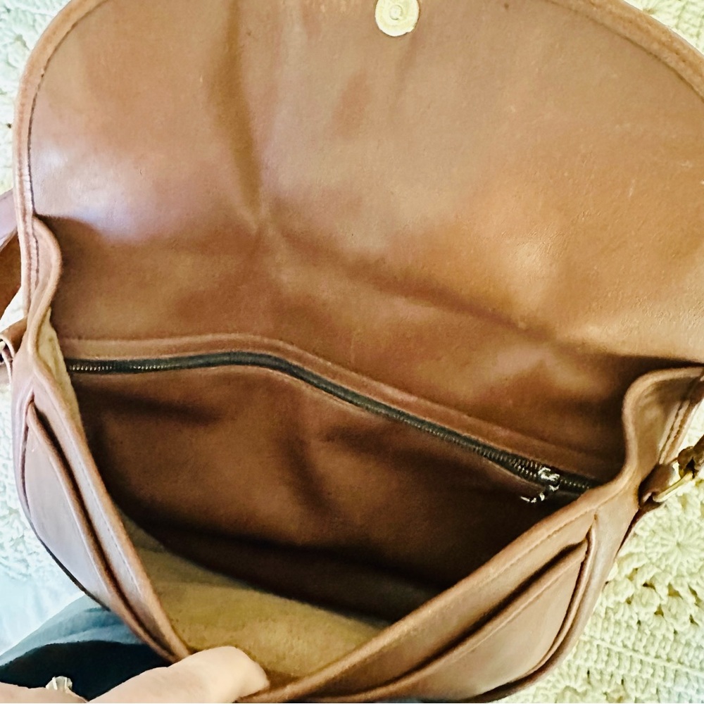 SOLD. Vintage Coach Leather Bag Flap Magnetic Closure 90s - Picture 8 of 15